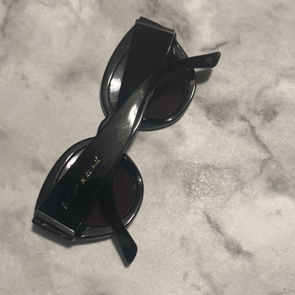 Betsy Johnson - Picture 7 of 16